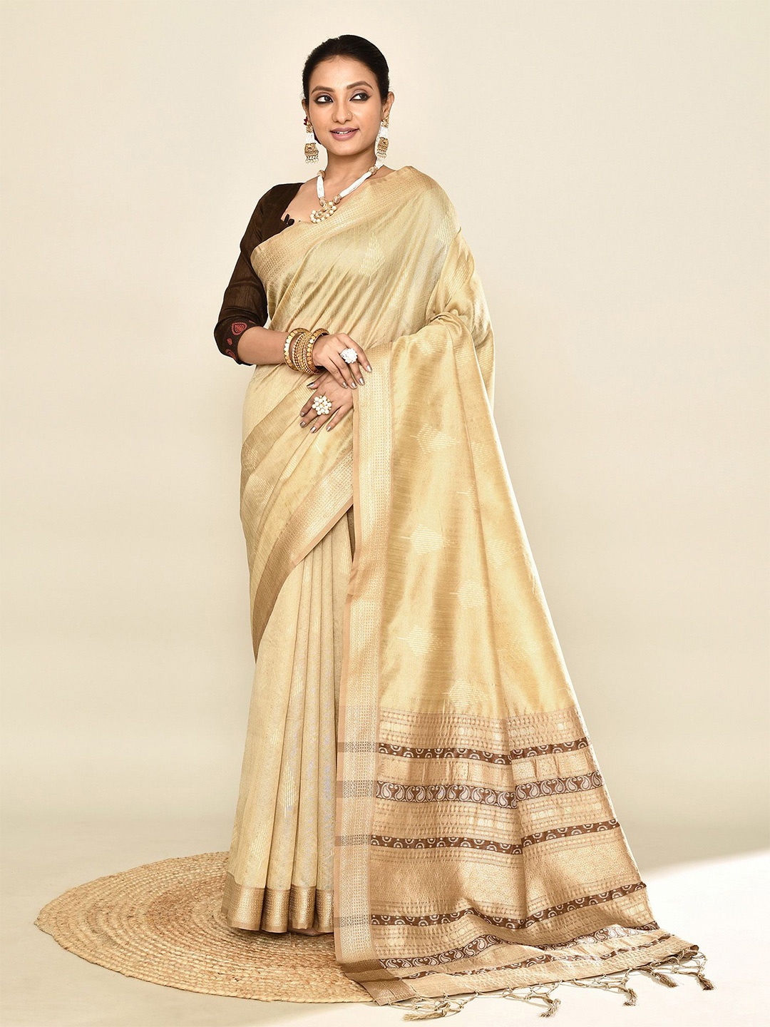 

elora Woven Design Zari Baluchari Saree, Cream