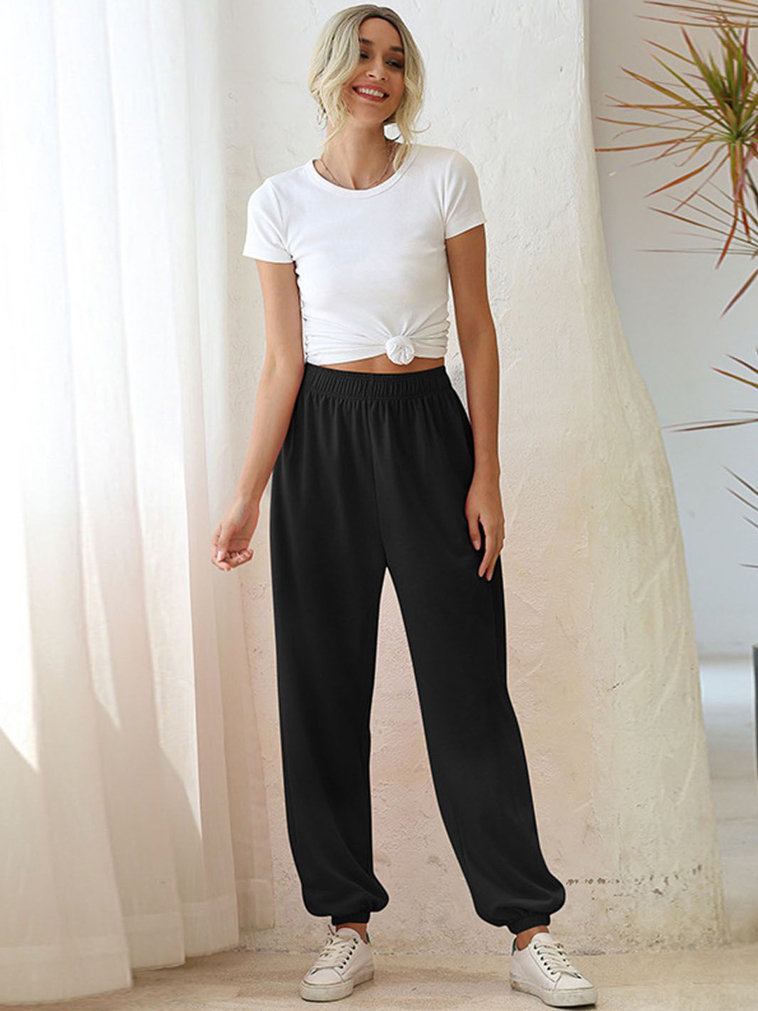 

StyleCast Women High-Rise Pleated Jogger, Black