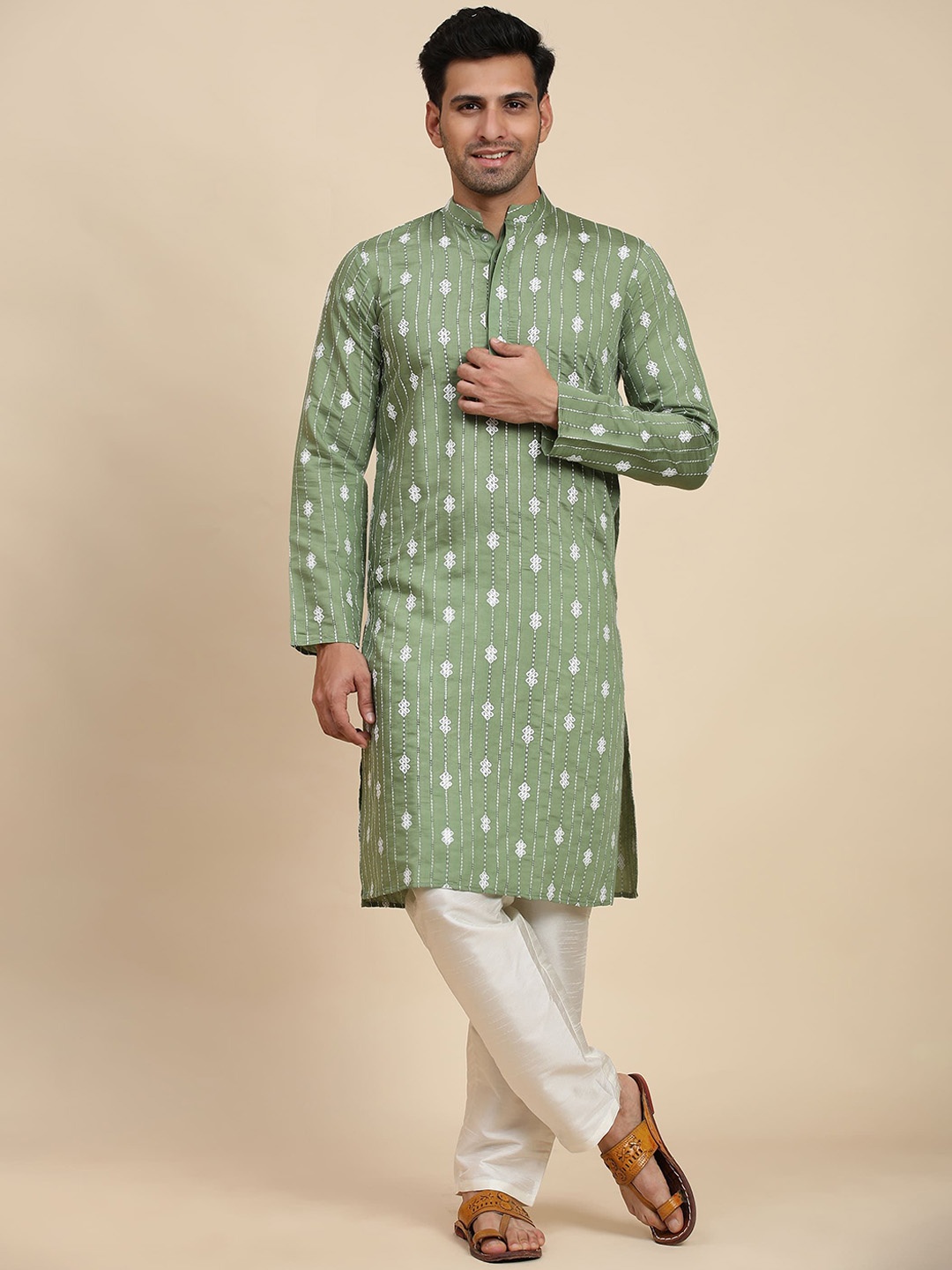 

Rawayi Geometric Embroidered Sequinned Mandarin Collar Straight Kurta, Green