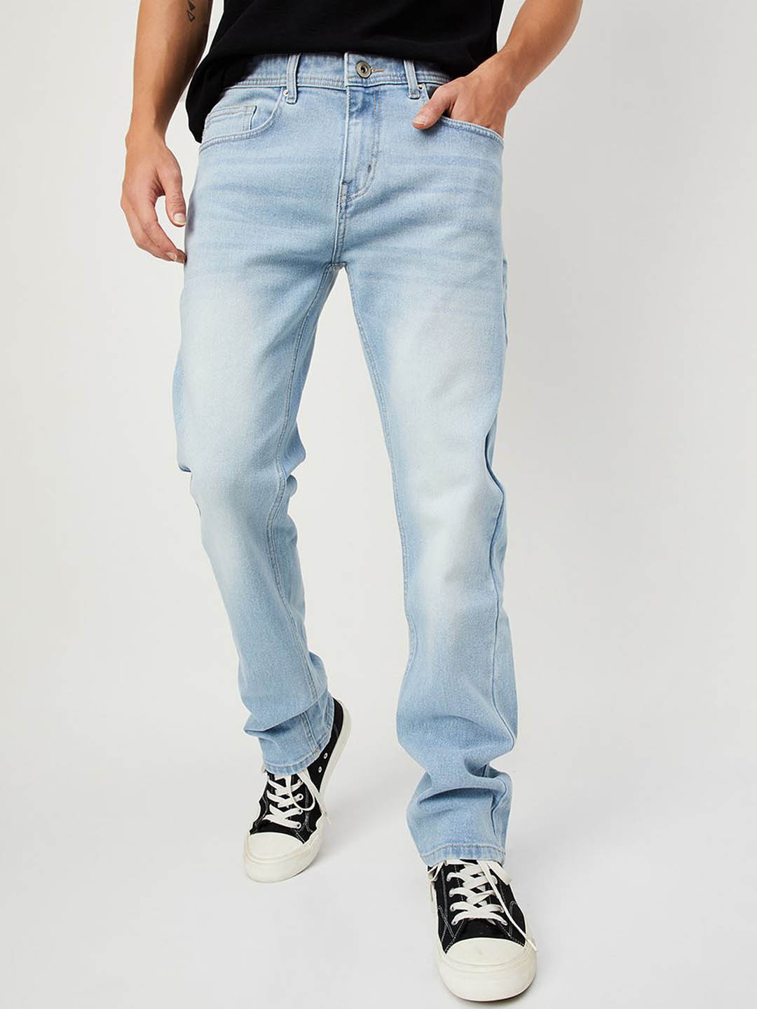 

max Men Mildly Distressed Light Fade Cotton Jeans, Blue