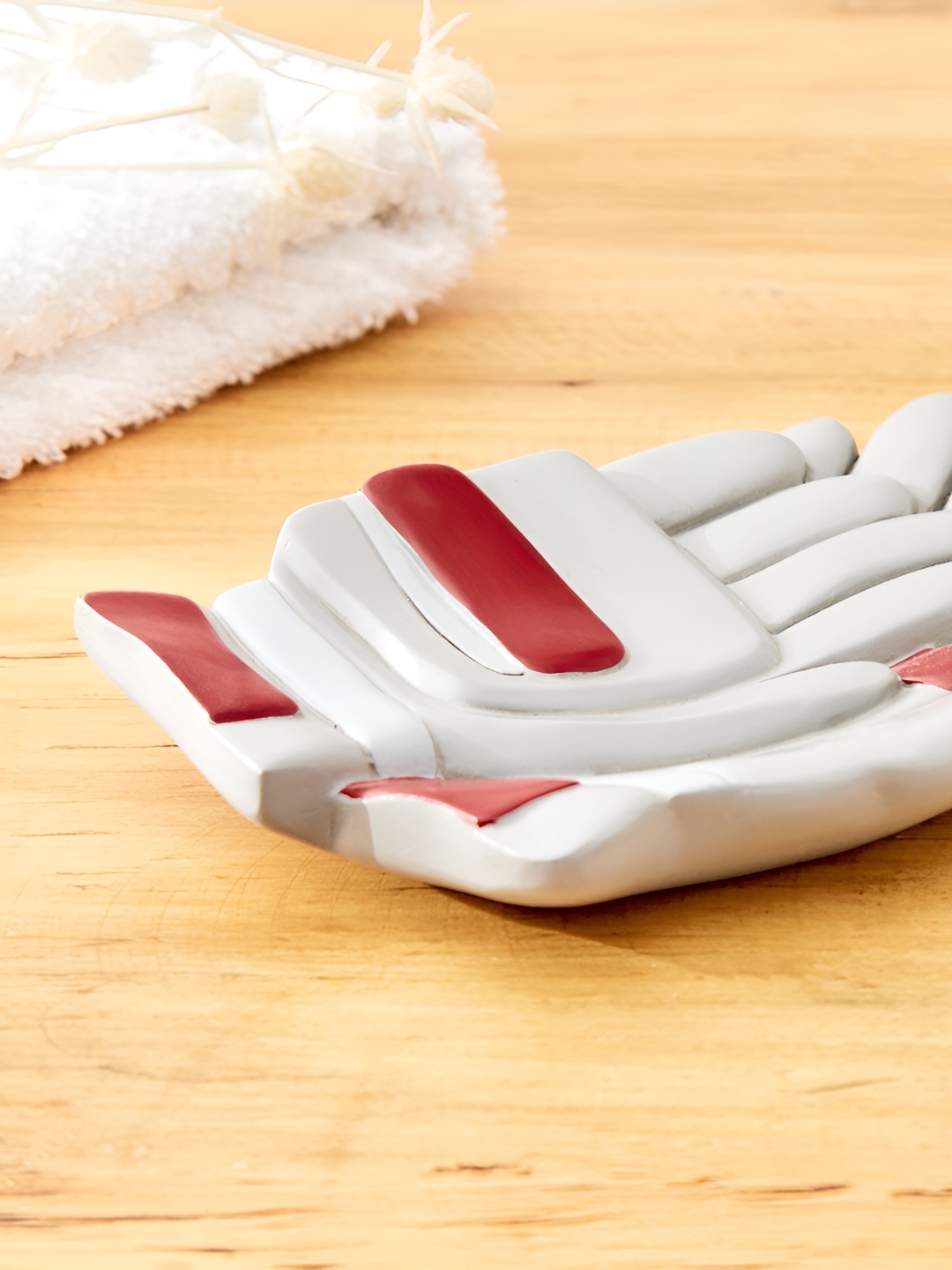 

Home Centre Grey & Red Gloves Textured Soap Dish