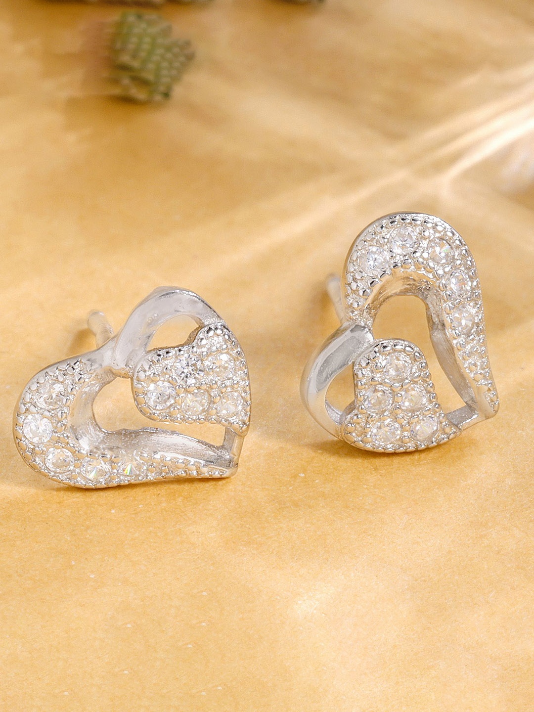 

DEESSA 925 Sterling Silver Heart Shaped Studs