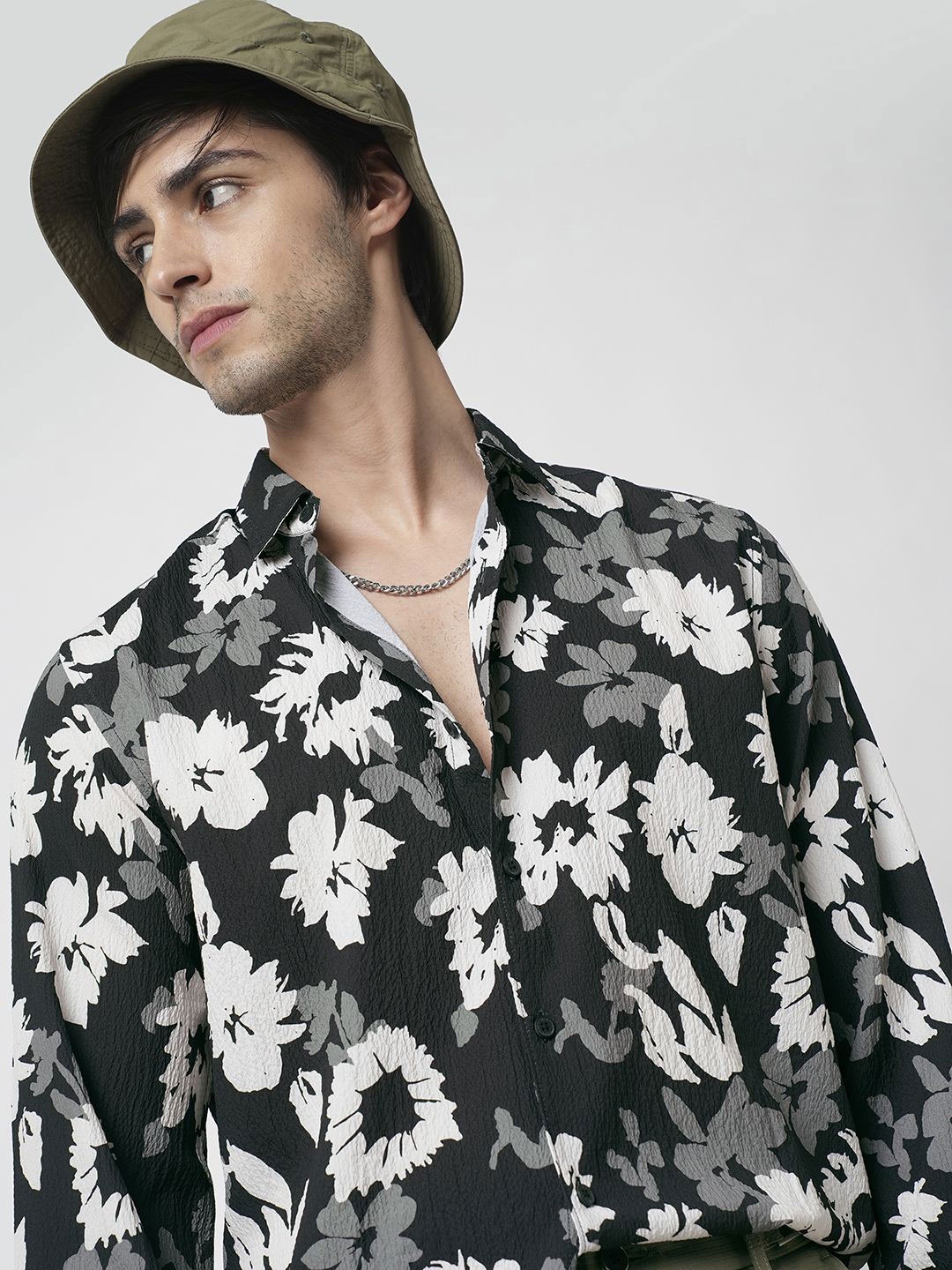 

VASTRADO Men Classic Spread Collar Floral Printed Slim Fit Casual Shirt, Black
