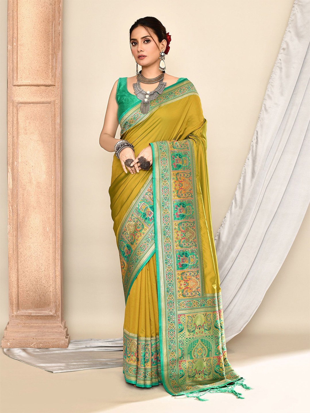 

elora Zari Banarasi Saree, Green