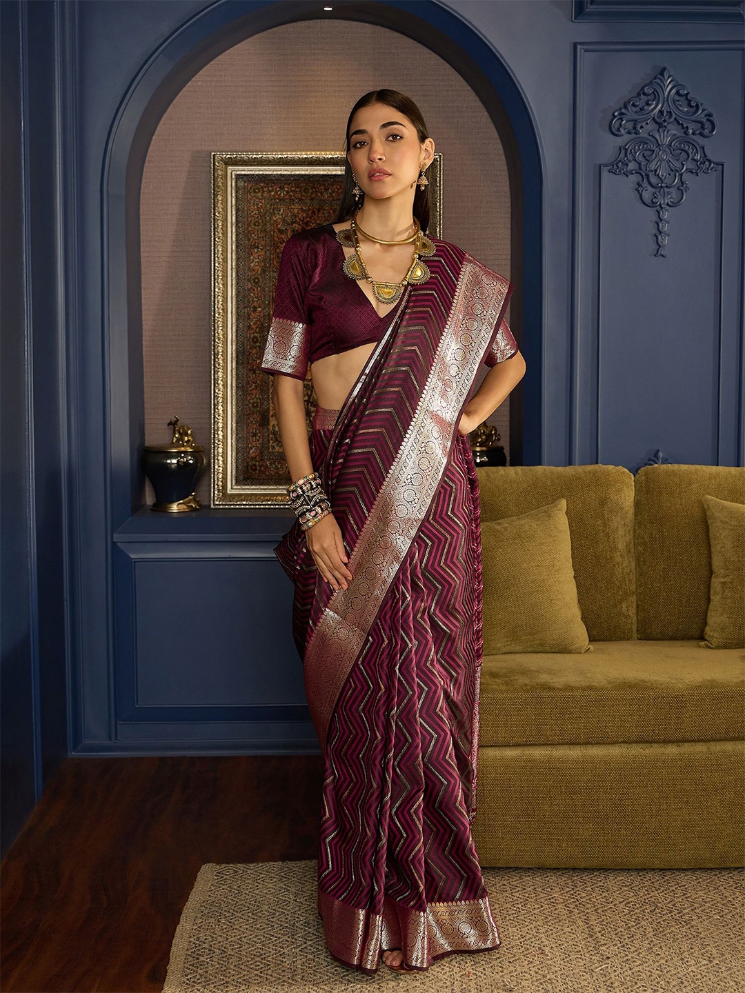 

Dori Geometric Zari Woven Satin Banarasi Saree, Purple