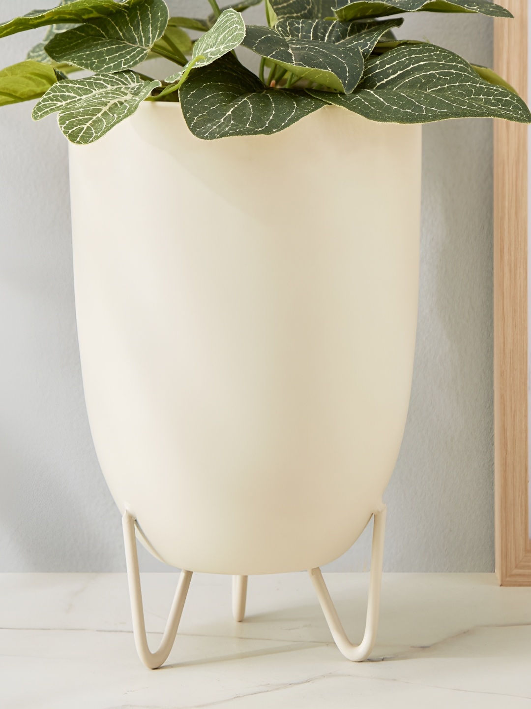 

Home Centre Lets Garden Off White Metal Stout Shaped Planters