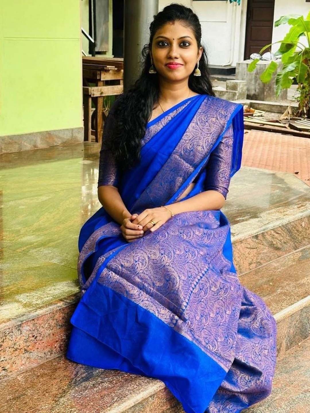 

Quelea Ethnic Motifs Zari Woven Pure Silk Banarasi Saree, Blue