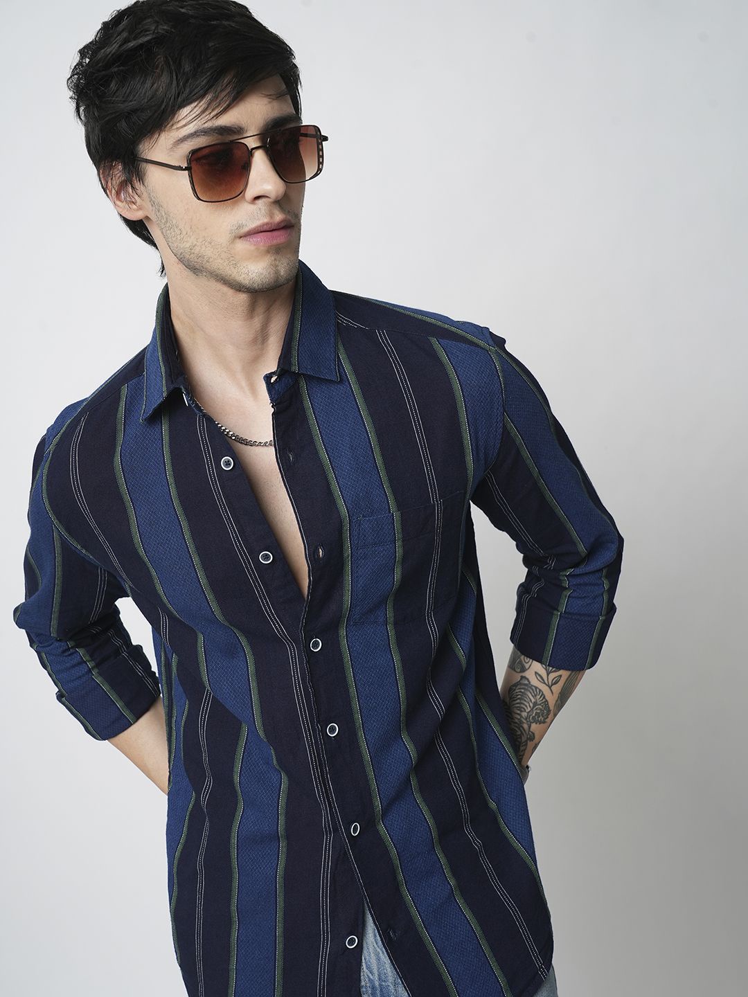 

VASTRADO Men Classic Spread Collar Multi Striped Cotton Slim Fit Casual Shirt, Navy blue