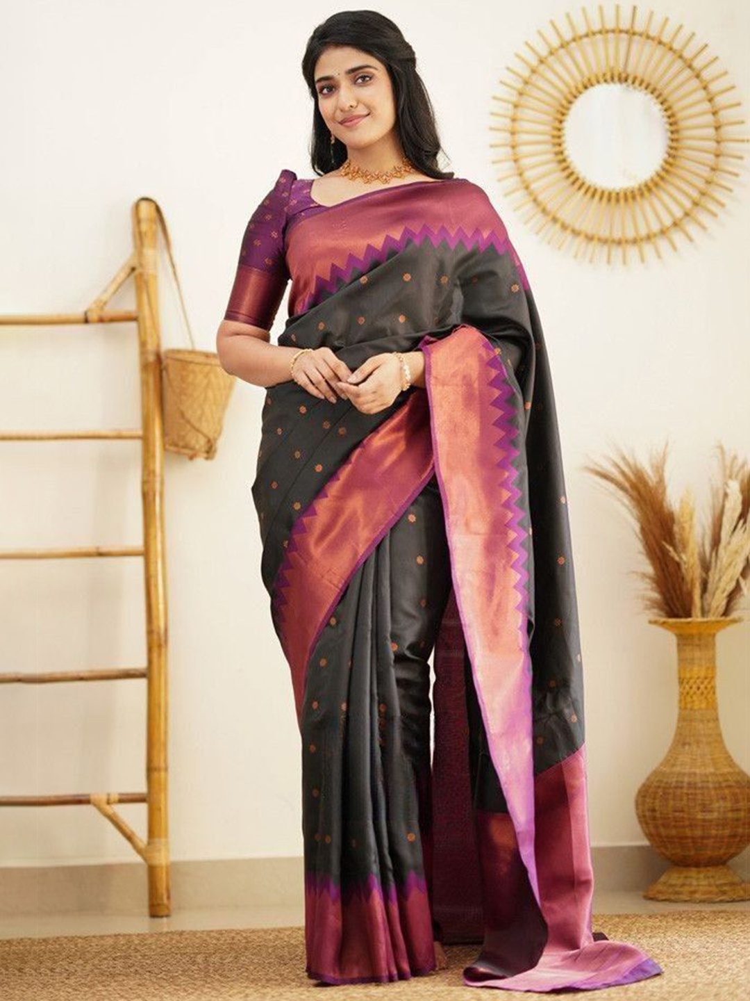 

Quelea Woven Design Zari Pure Silk Banarasi Saree, Black