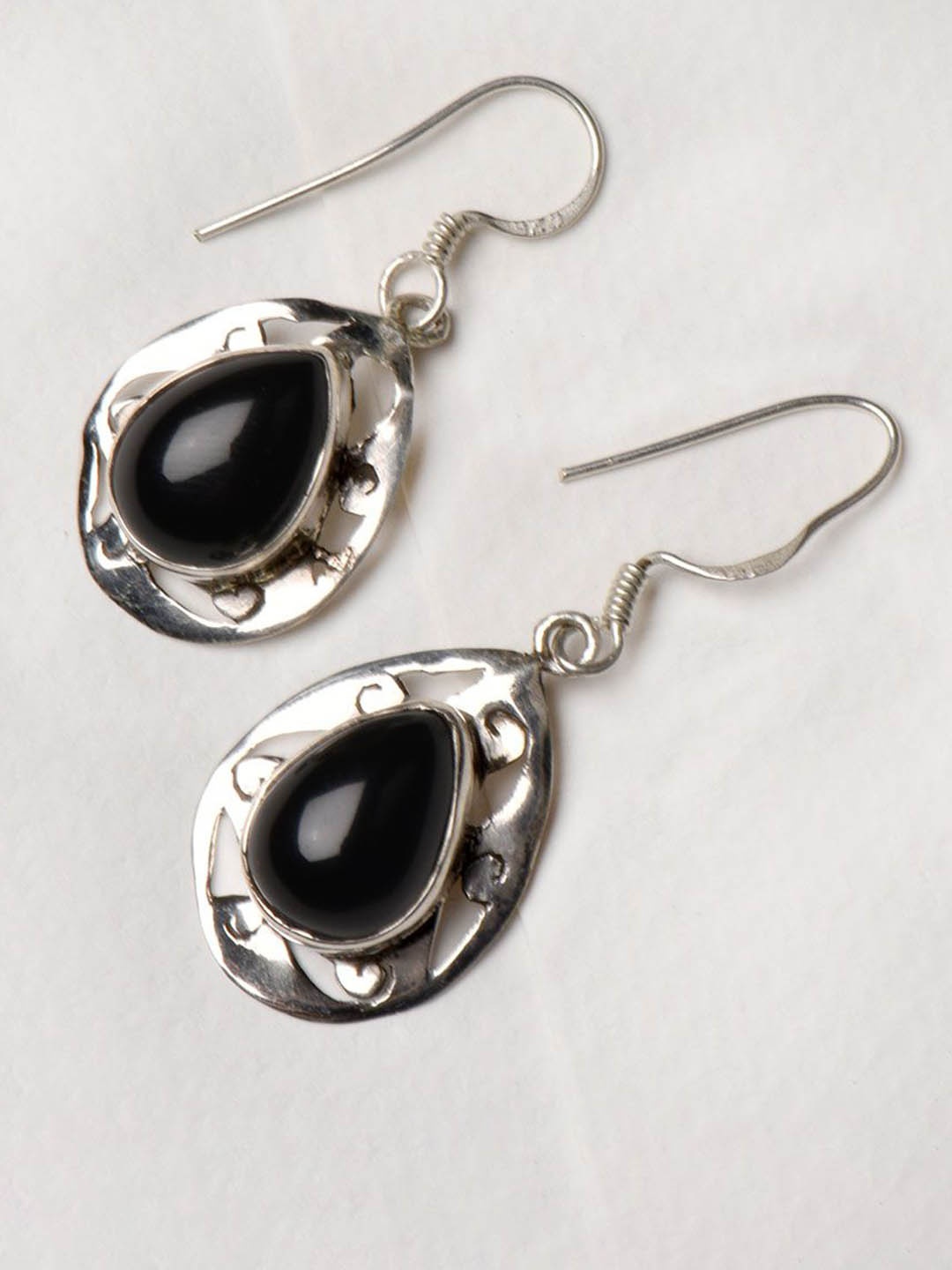 

Indianshelf 92.5 Sterling Silver Contemporary Stone Studded Drop Earrings