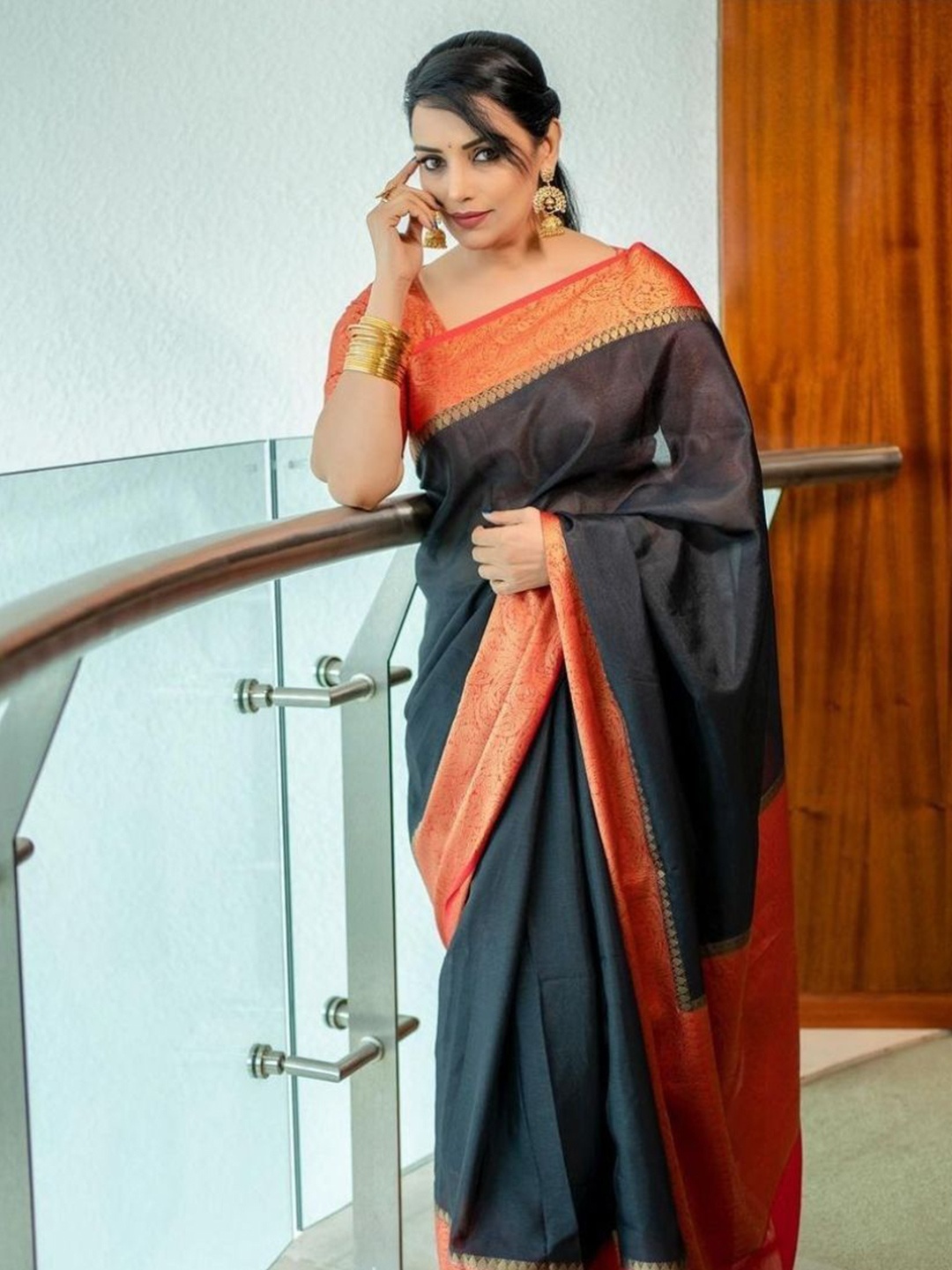 

Quelea Zari Pure Silk Banarasi Saree, Black
