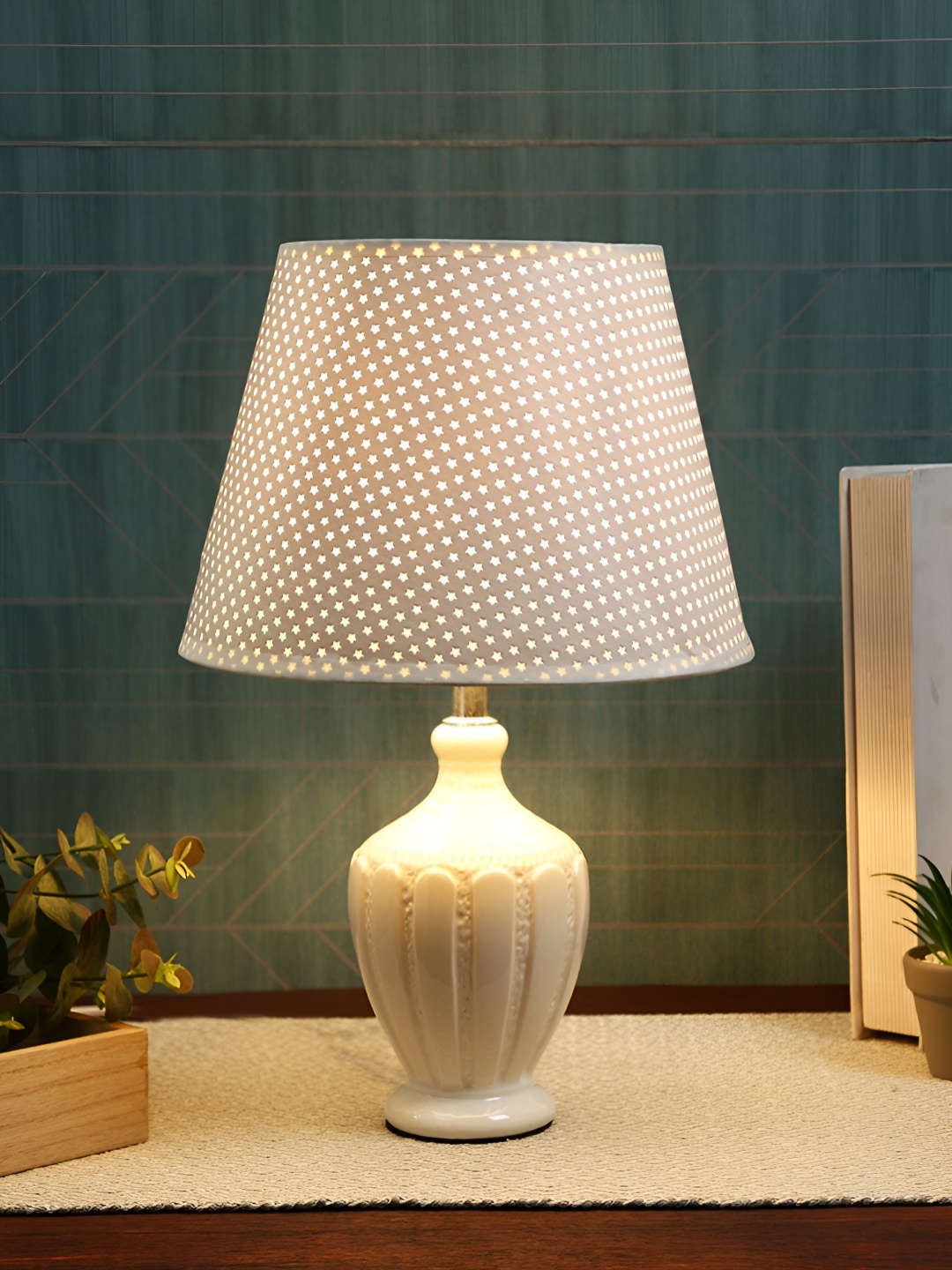 

TAYHAA White Ceramic Contemporary Frusturical Shaped Table Lamp