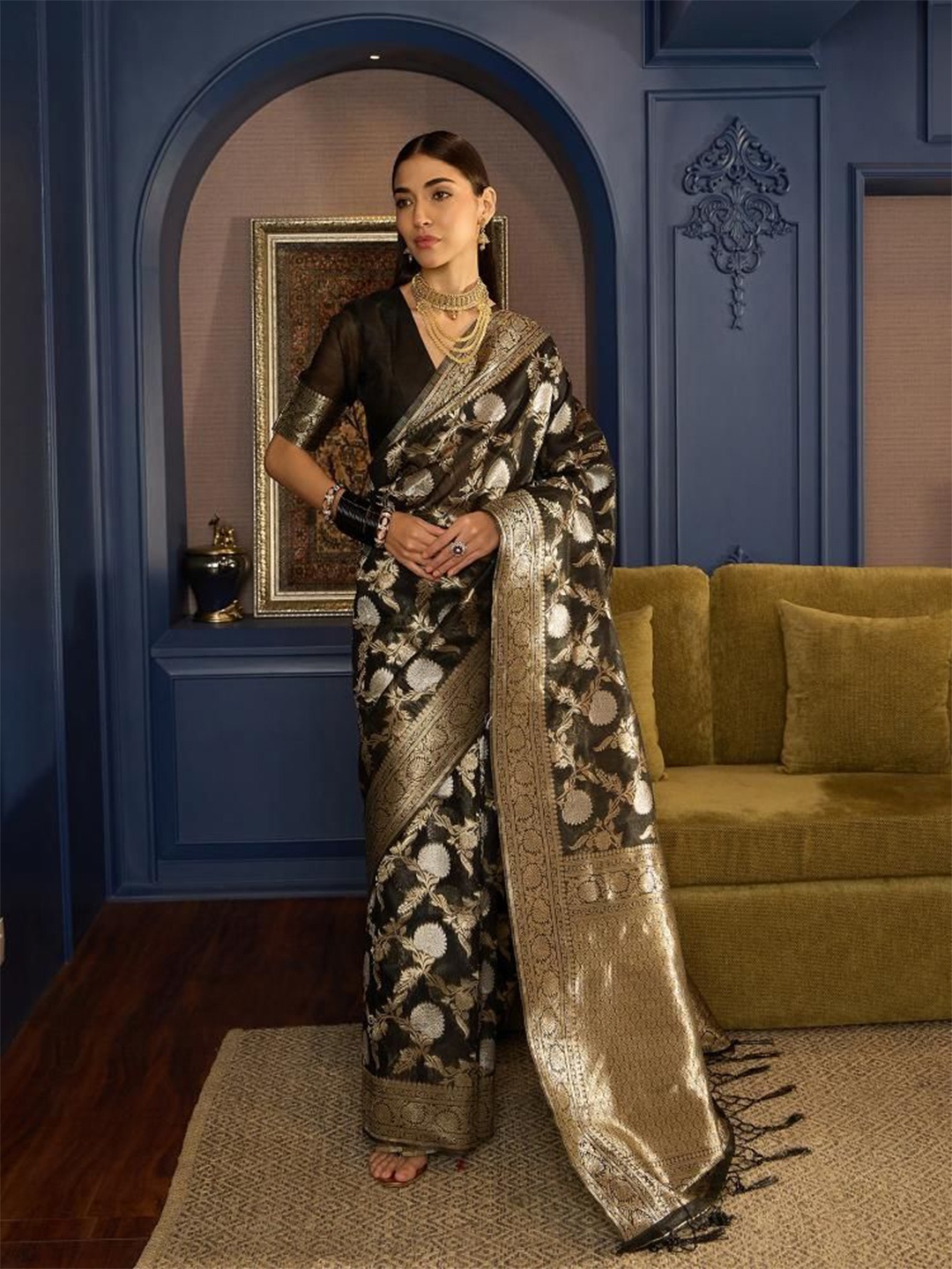 

Dori Ethnic Motif Zari Woven Banarasi Saree, Black