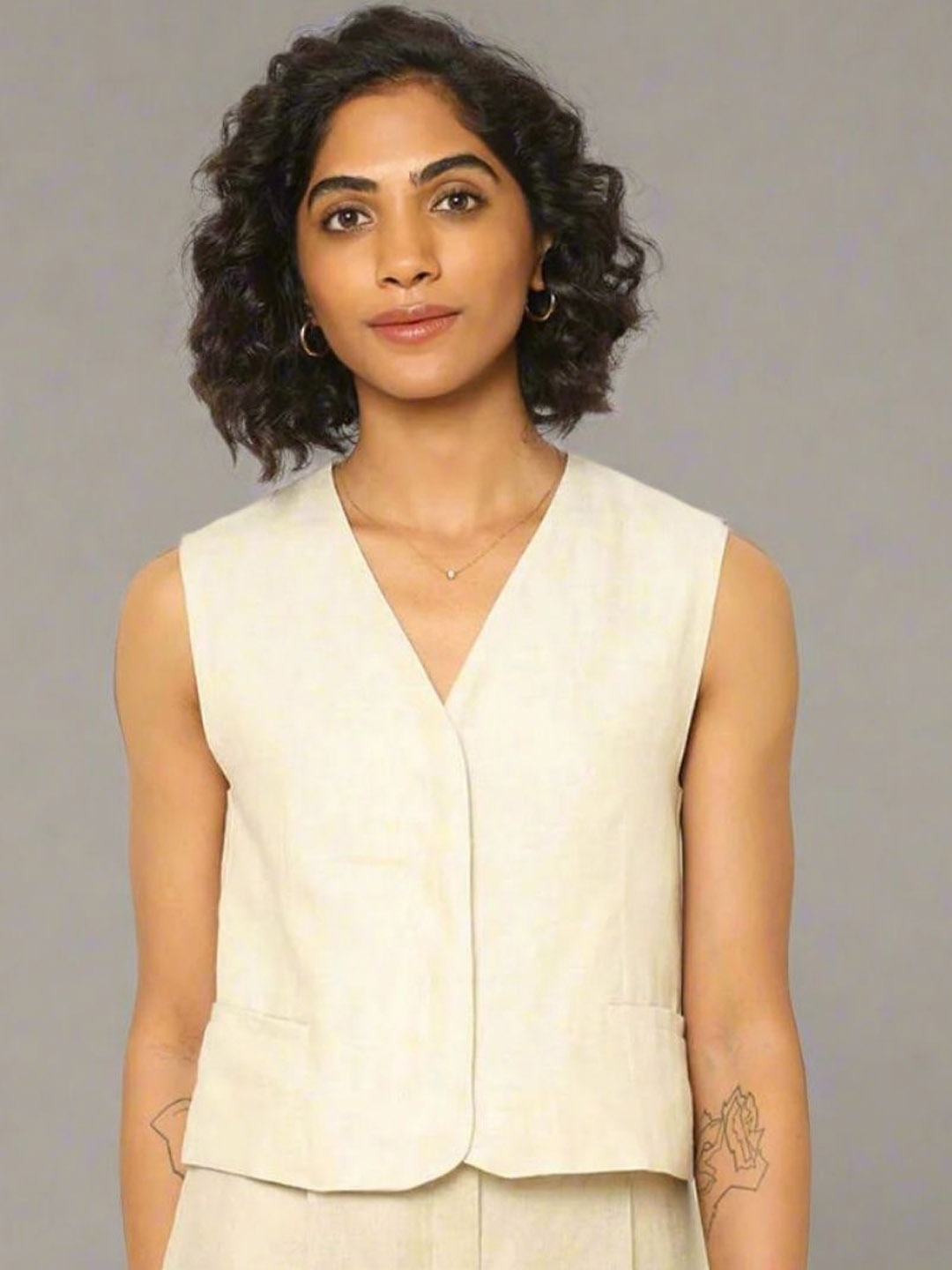 

Silvertraq Slim-Fit Pure Linen Waistcoat, Beige