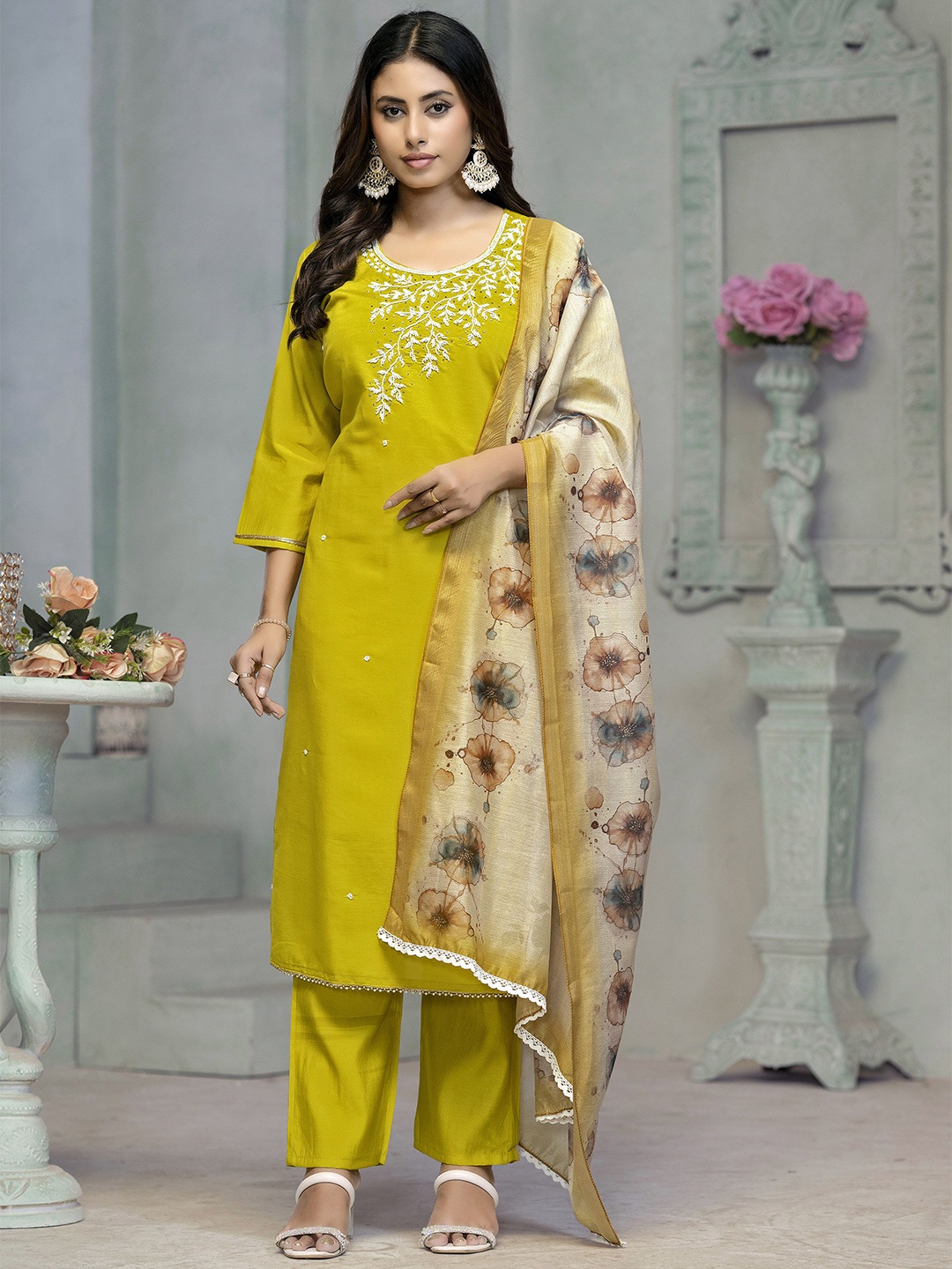 

Maroosh Women Solid Embroidered Straight Kurta Sets, Lime green