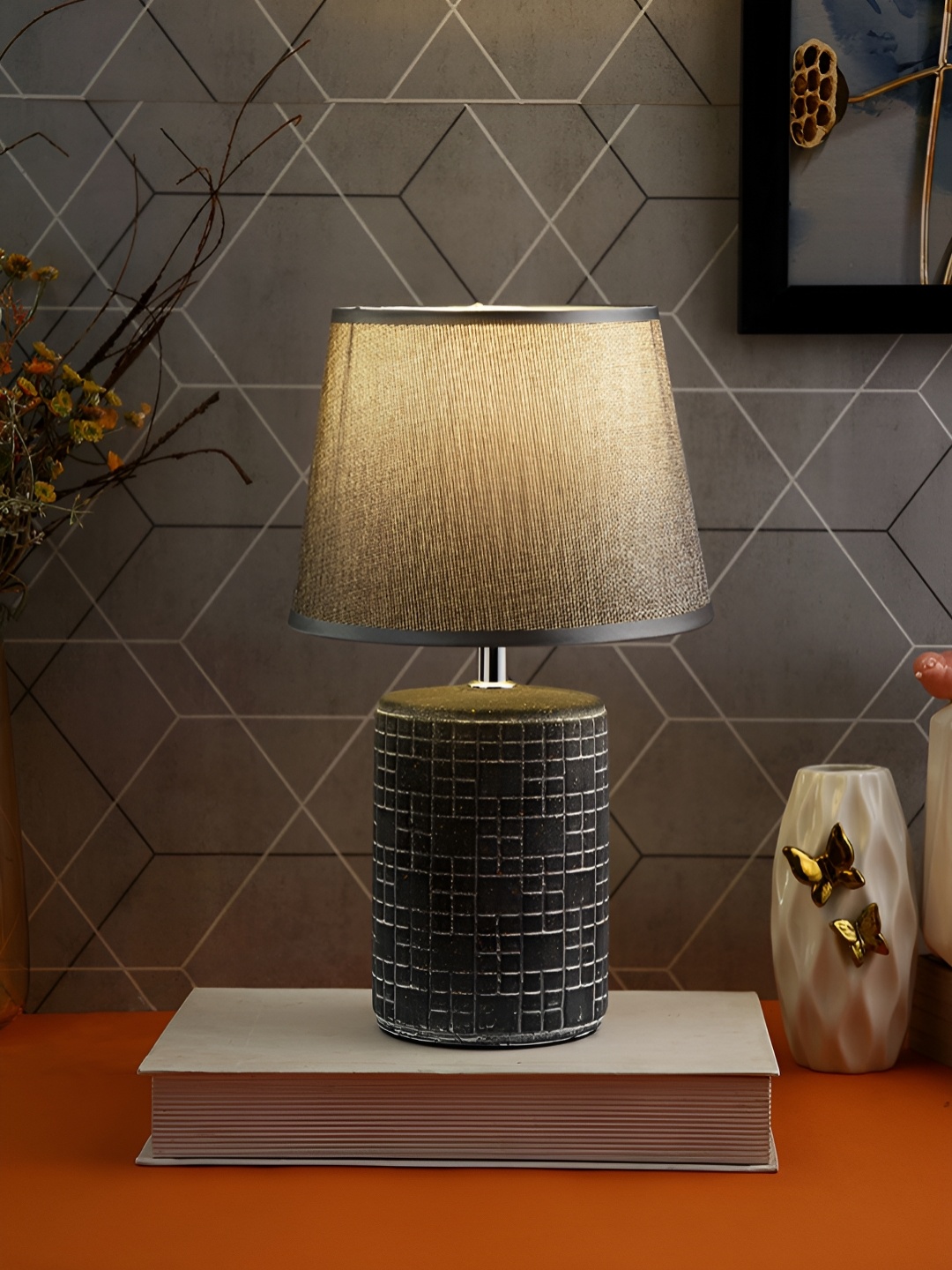 

TAYHAA Black Ceramic Contemporary Frusturical Shaped Table Lamp