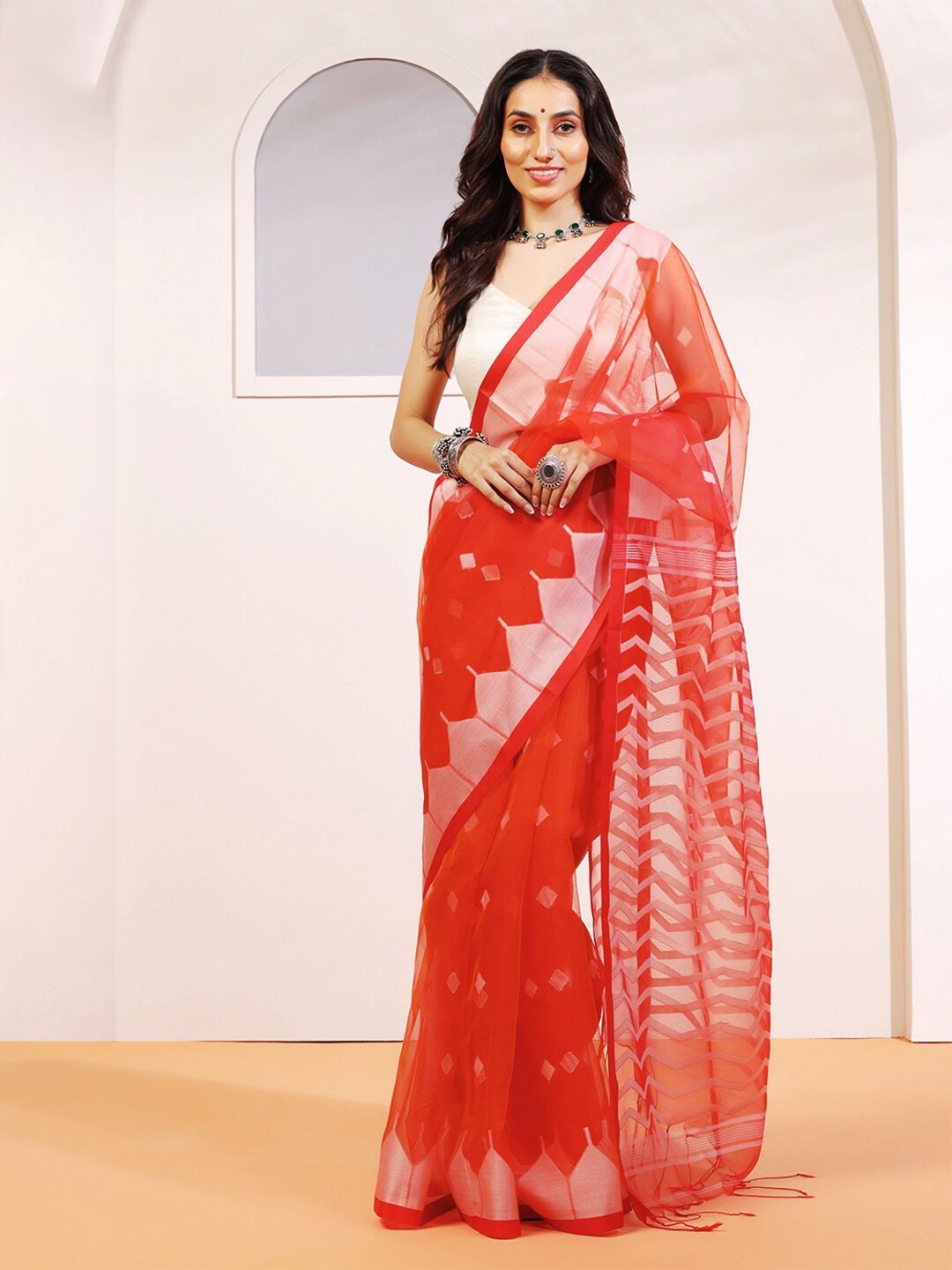 

ADITRI Handloom Woven Design Pure Linen Saree, Gold