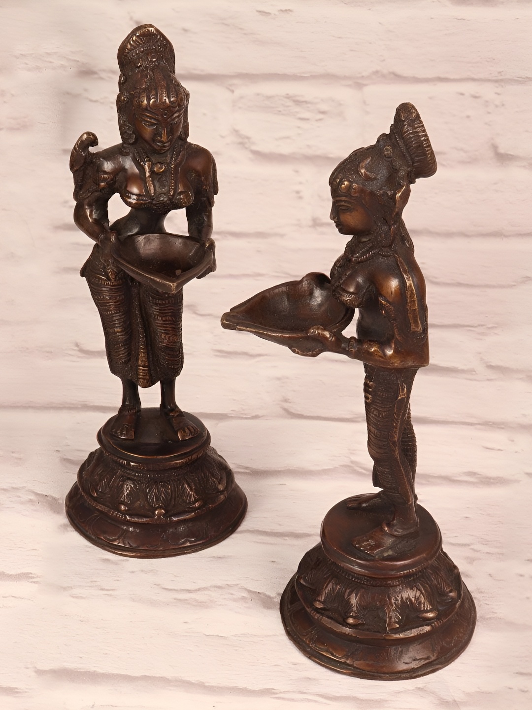 

Indianshelf Bronze Textured Brass Lakshmi Statue Oil Lamp Diya