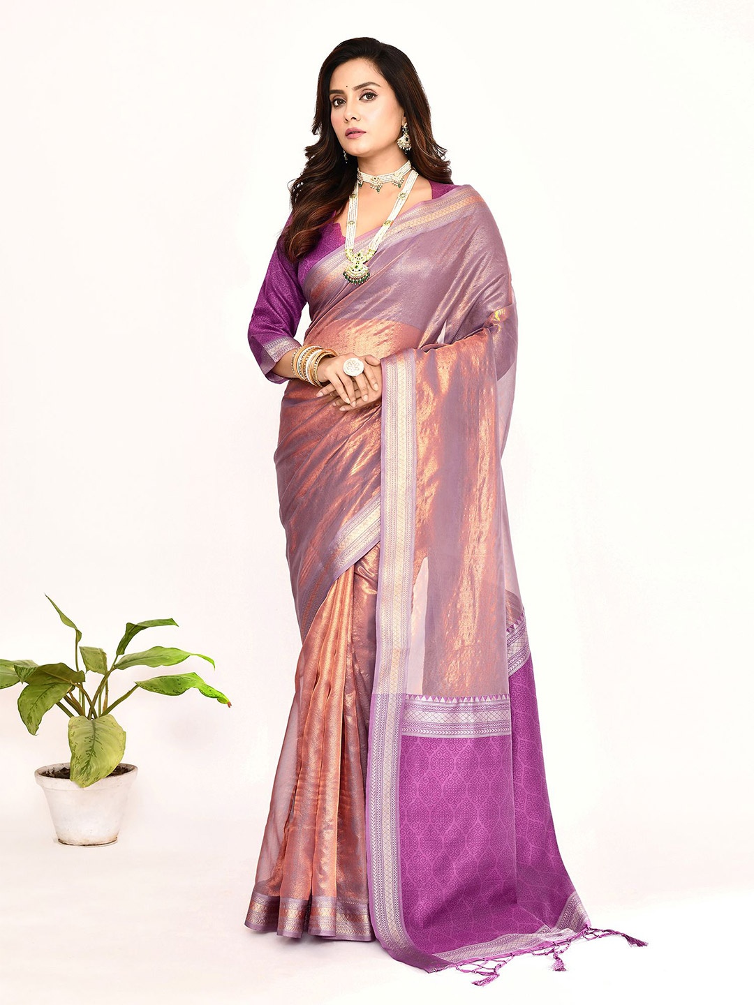 

elora Woven Design Zari Tissue Banarasi Saree, Magenta