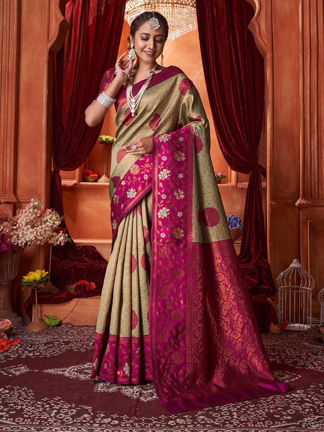 

Quelea Woven Design Zari Pure Silk Banarasi Saree, Cream