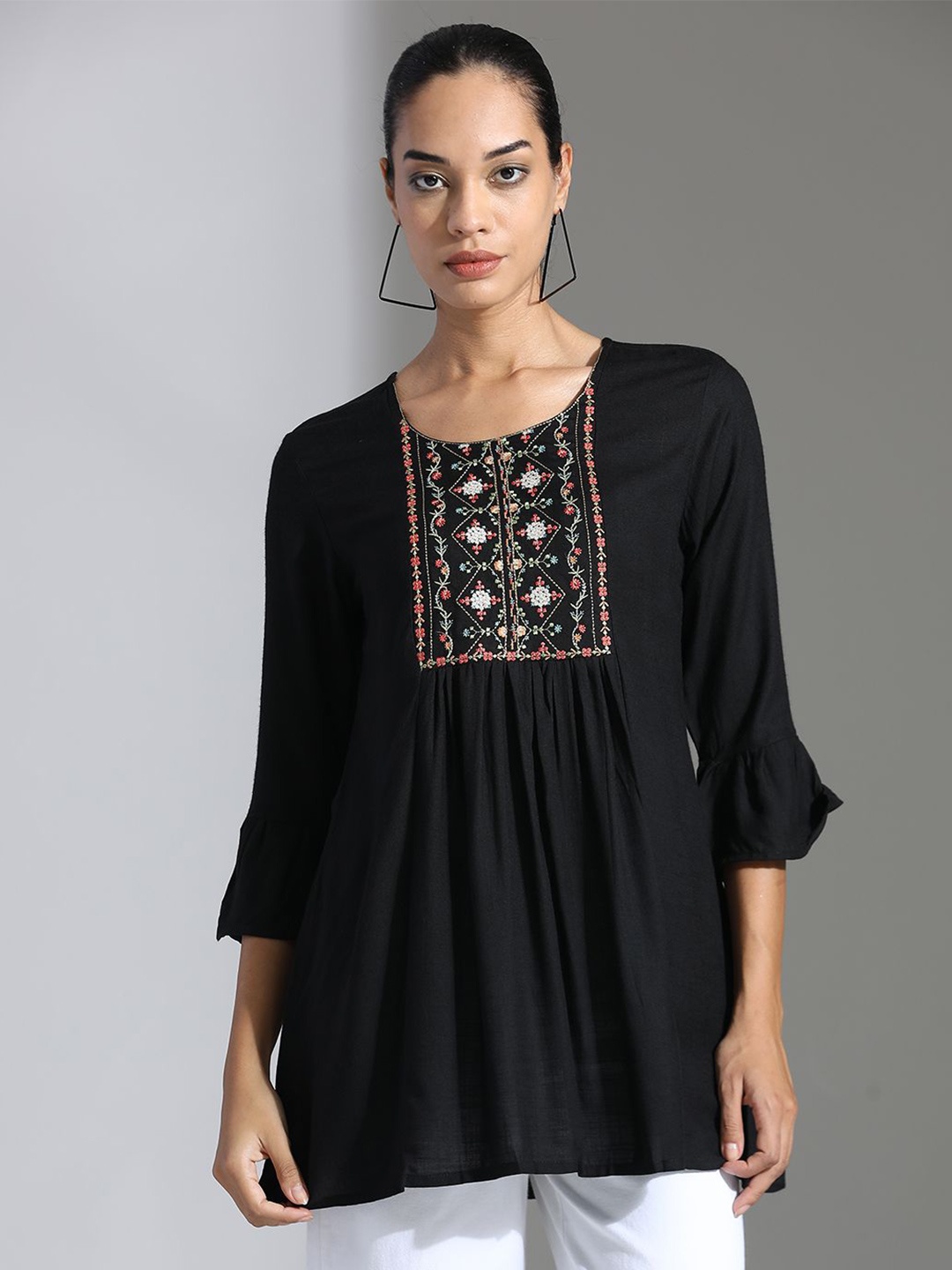 

Jaipur Kurti Women Floral Printed Round Neck Top, Black