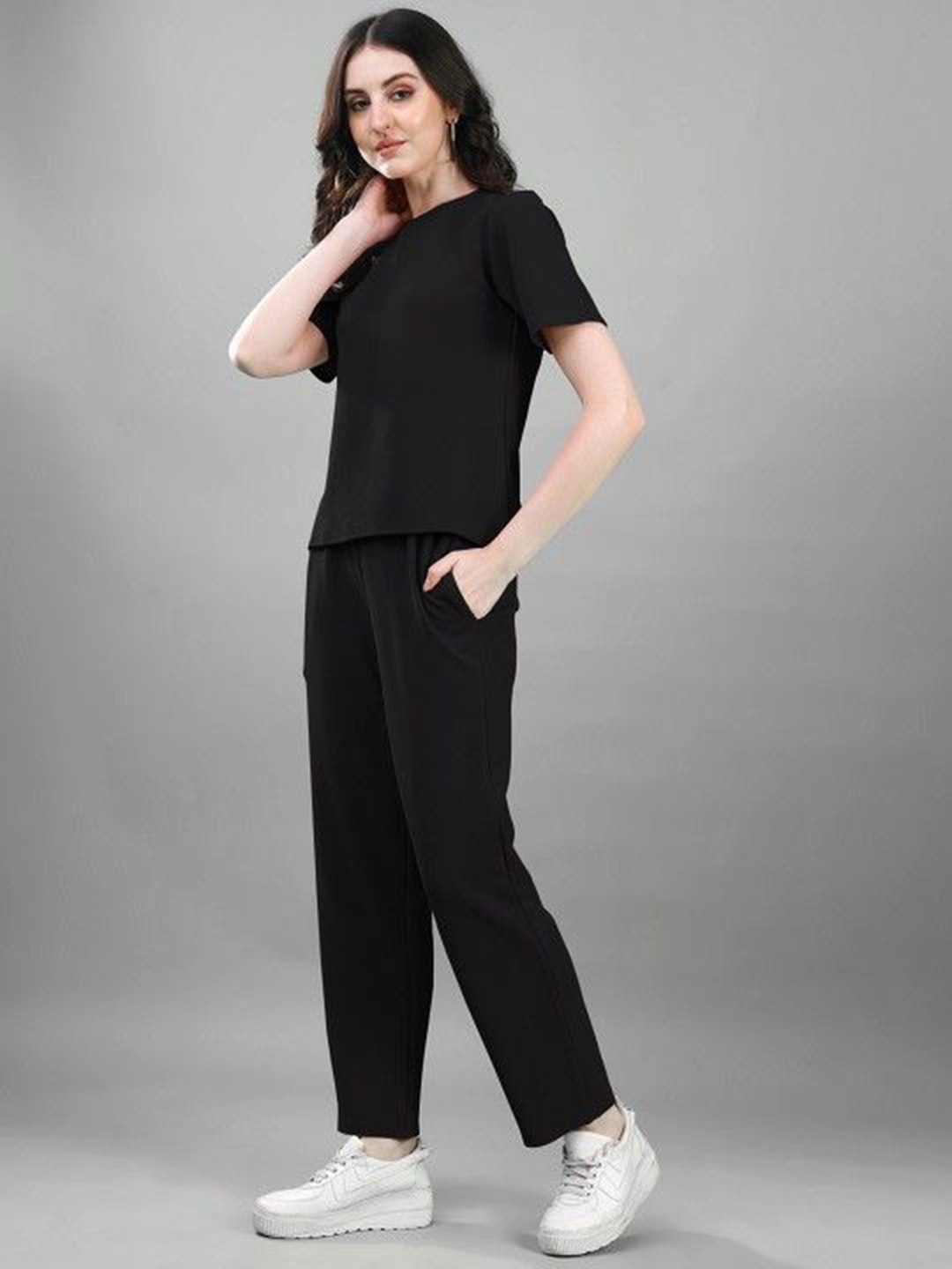 

WESTHOOD Round Neck T-shirt With Trousers, Black