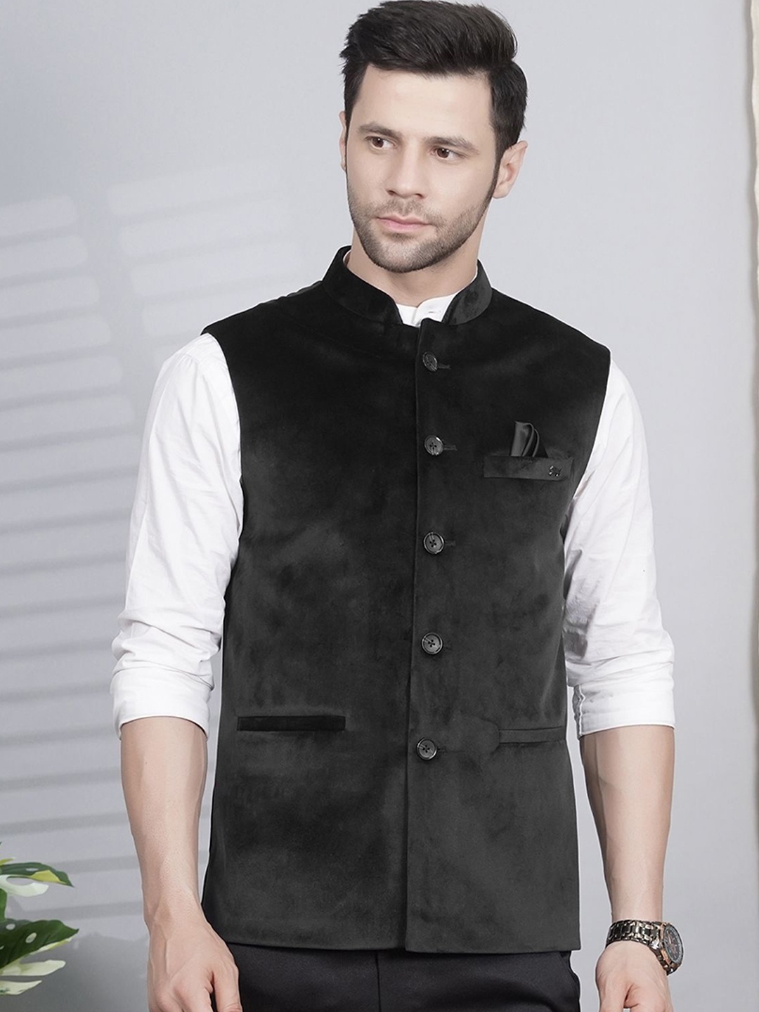 

LA'SCOOT Mandarin Collar Velvet Nehru Jacket, Black