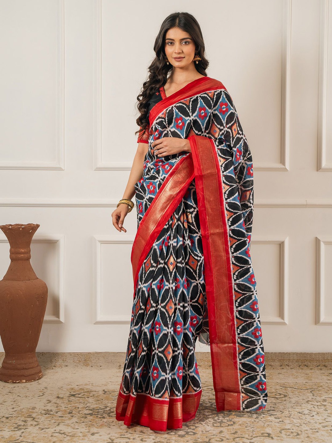 

Sangria Printed Ethnic Motifs Saree, Black