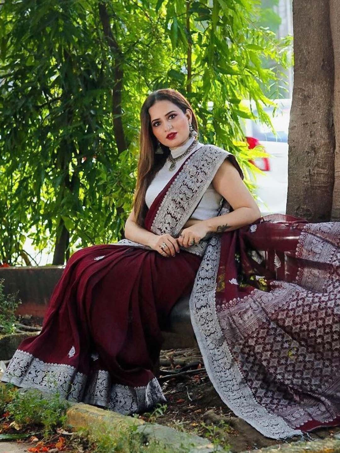 

Quelea Woven Design Zari Pure Silk Banarasi Saree, Maroon