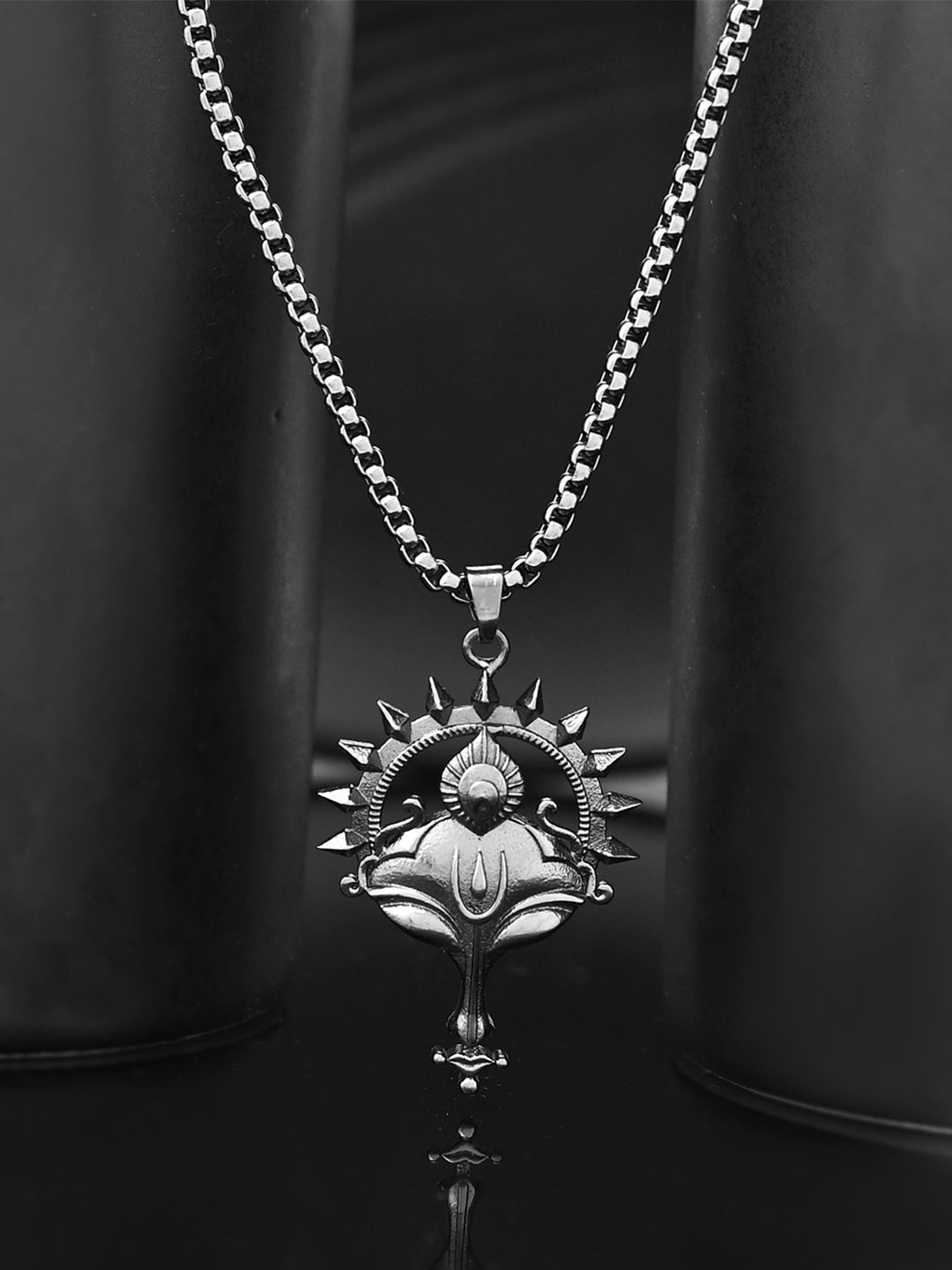 

Voylla Men Rhodium-Plated Eclipse Divine Radiance Pendant With Chain, Silver