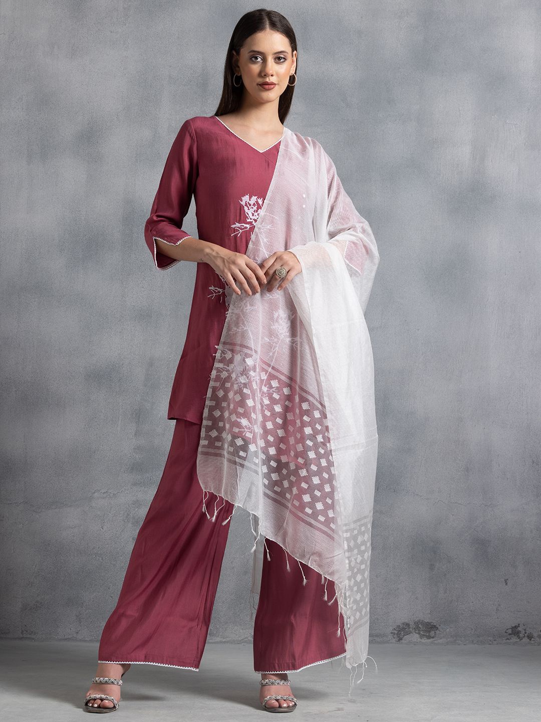 

INDYA Tasselled Bordered Dupatta, White