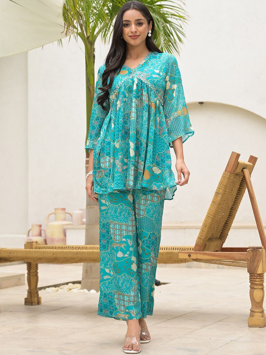 

Chandbaali Floral Printed Top With Trousers, Turquoise blue