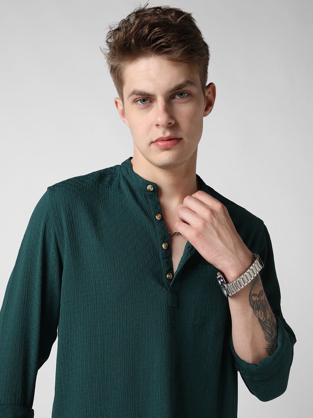 

VASTRADO Self Design Mandarin Collar Straight Short Kurta, Green