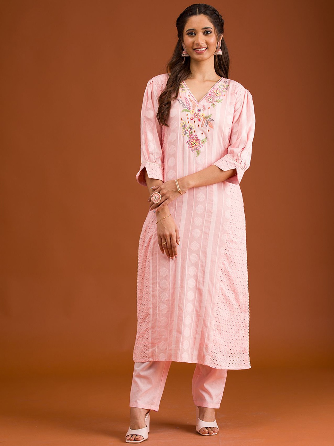 

Koskii Floral Embroidered Regular Thread Work Straight Kurta with Trousers & Dupatta, Pink