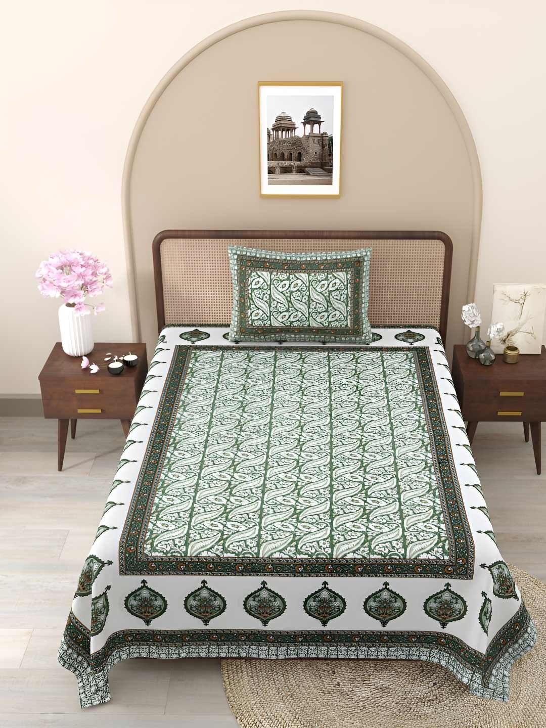 

Jinaya's Green & White Floral 210 TC Single Bedsheet with 1 Pillow Covers