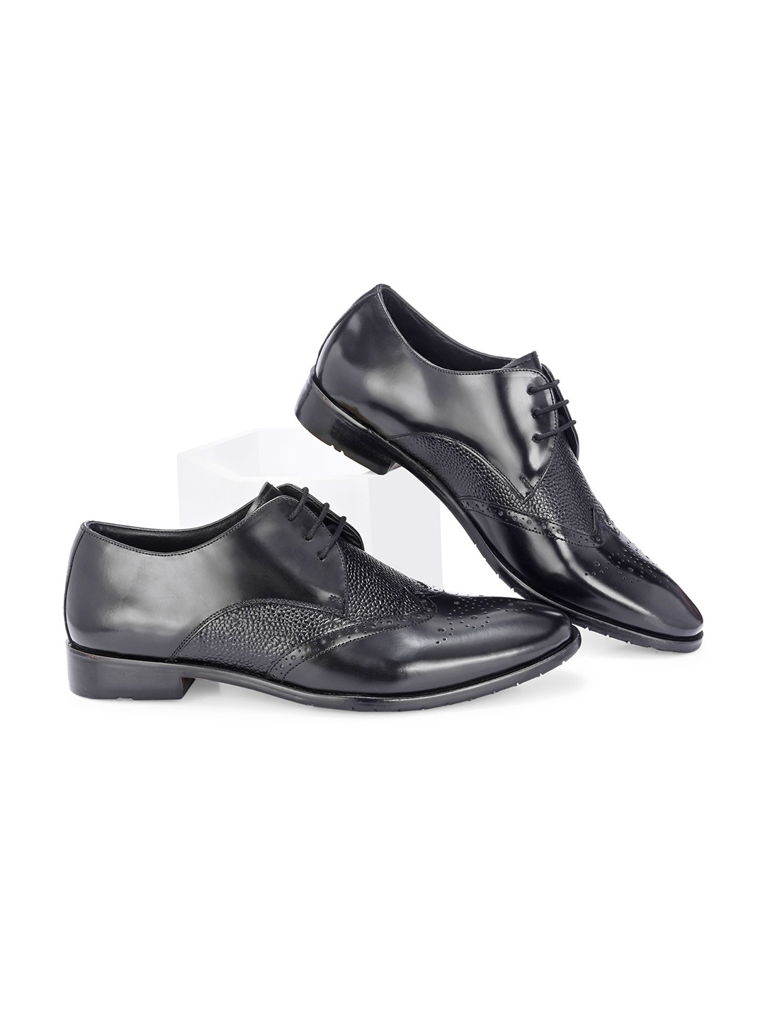 

Harrykson London Men Textured Leather Round Toe Formal Derbys, Black