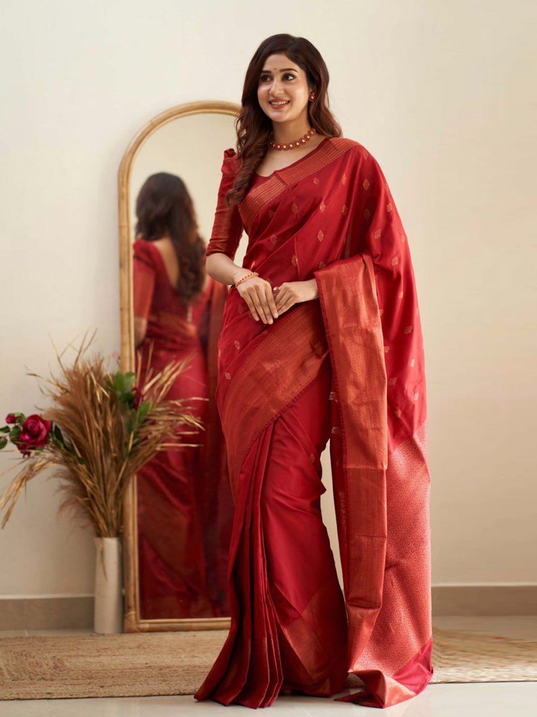 

Quelea Woven Design Zari Pure Silk Banarasi Saree, Red