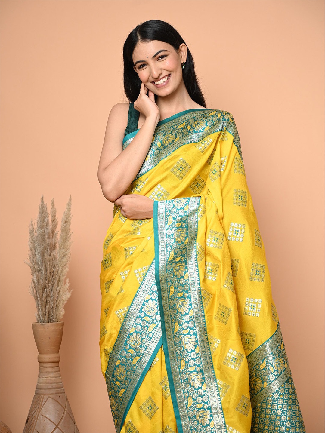 

BEATITUDE Zari Woven Design Saree With Blouse Piece, Yellow