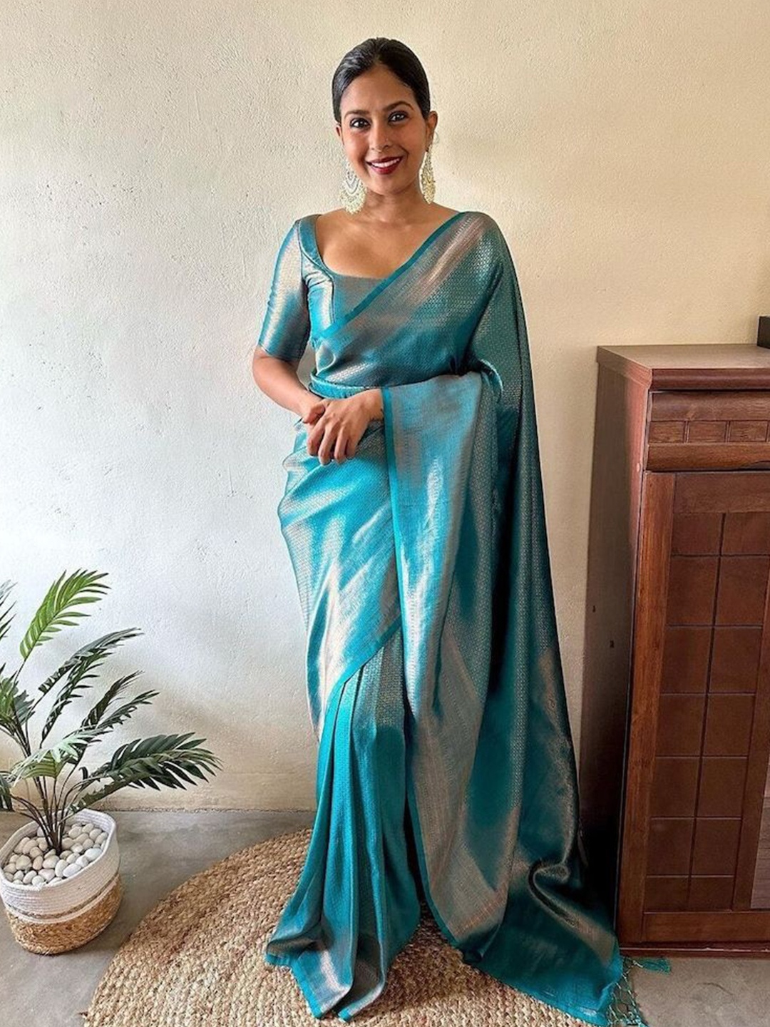 

Quelea Woven Design Zari Pure Silk Banarasi Saree, Sea green