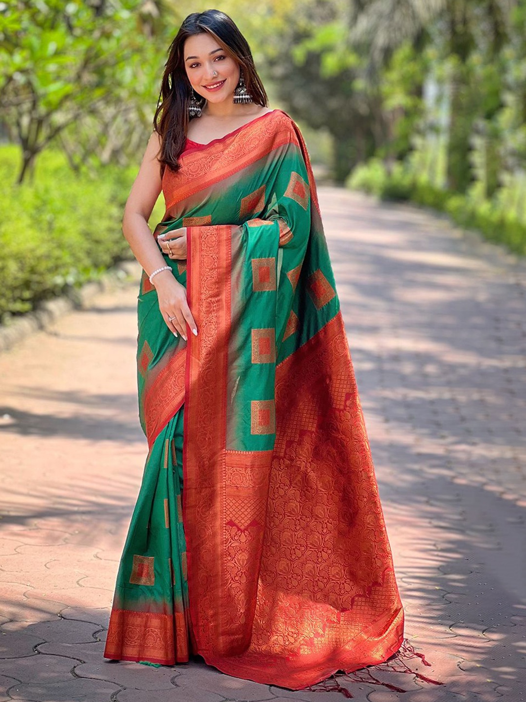 

Mitera Geometric Zari Woven Banarasi Saree, Green