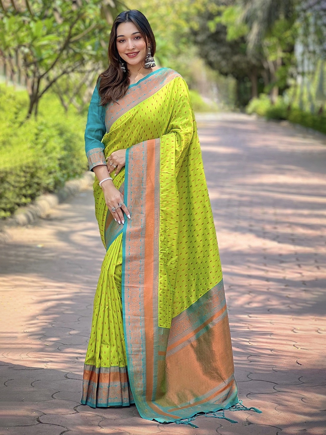 

Mitera Zari Woven Banarasi Saree, Green