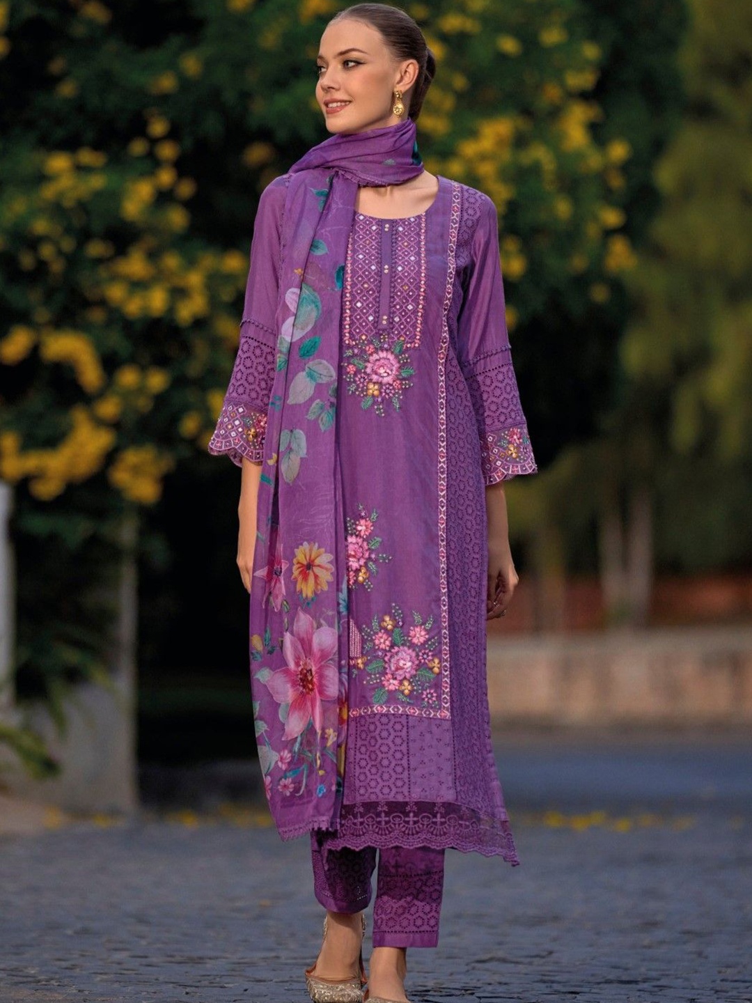 

AUTUMN LANE Floral Printed Regular Pure Cotton Straight Kurta Sets, Purple