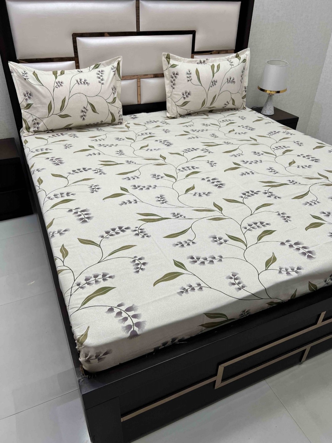 

Pure Decor Amulya Cream-Coloured Floral 230TC Microfiber Queen Bedsheet & 2 Pillow Covers