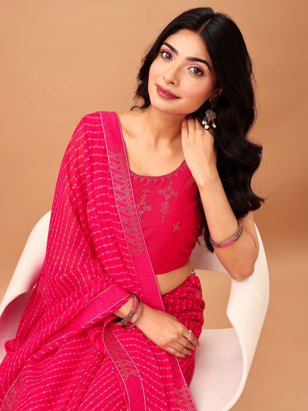 

SM TRENDZ Striped Beads and Stones Pure Georgette Saree, Pink