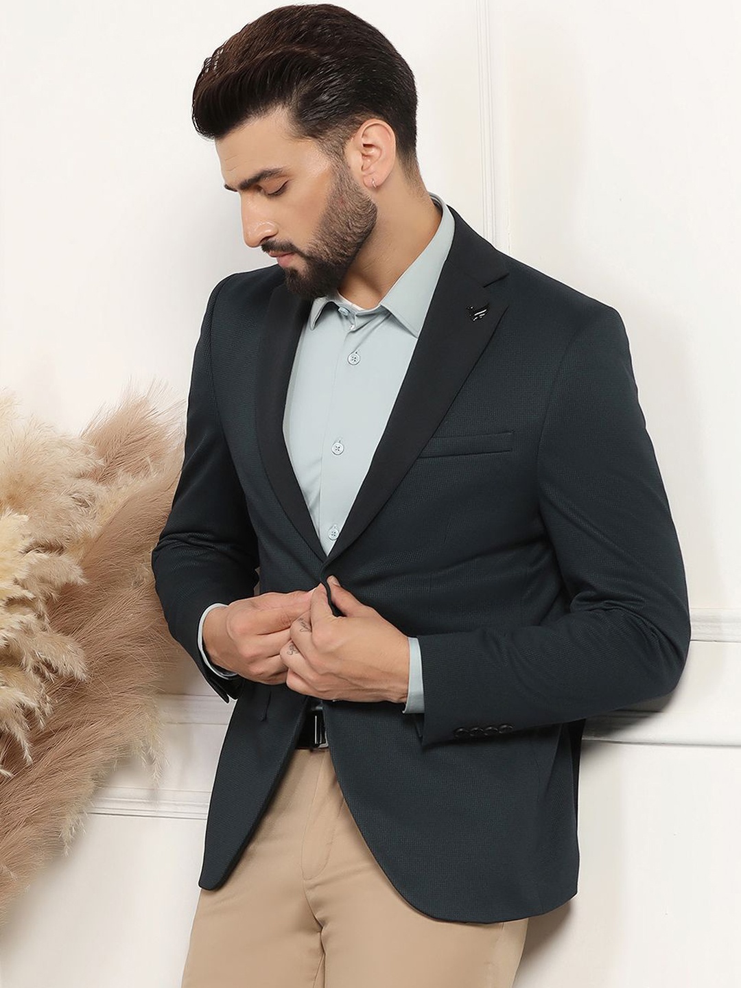

Blackberrys Textured Single-Breasted Slim-Fit Formal Blazer, Green