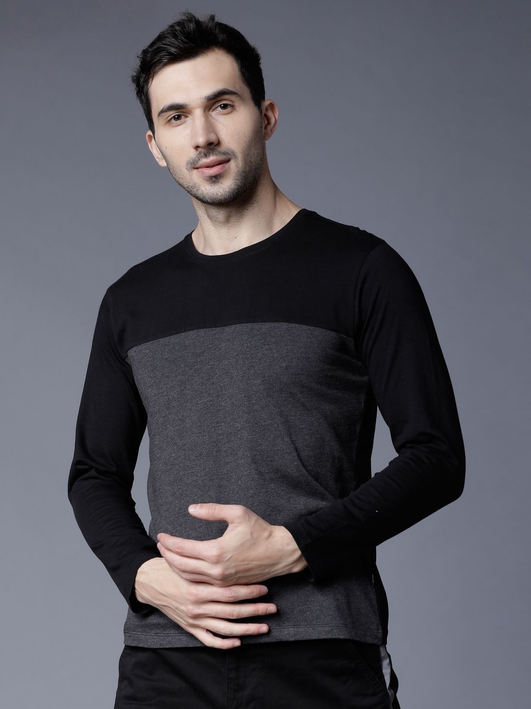 

HIGHLANDER Men Colourblocked Round Neck Cotton Slim Fit T-shirt, Black