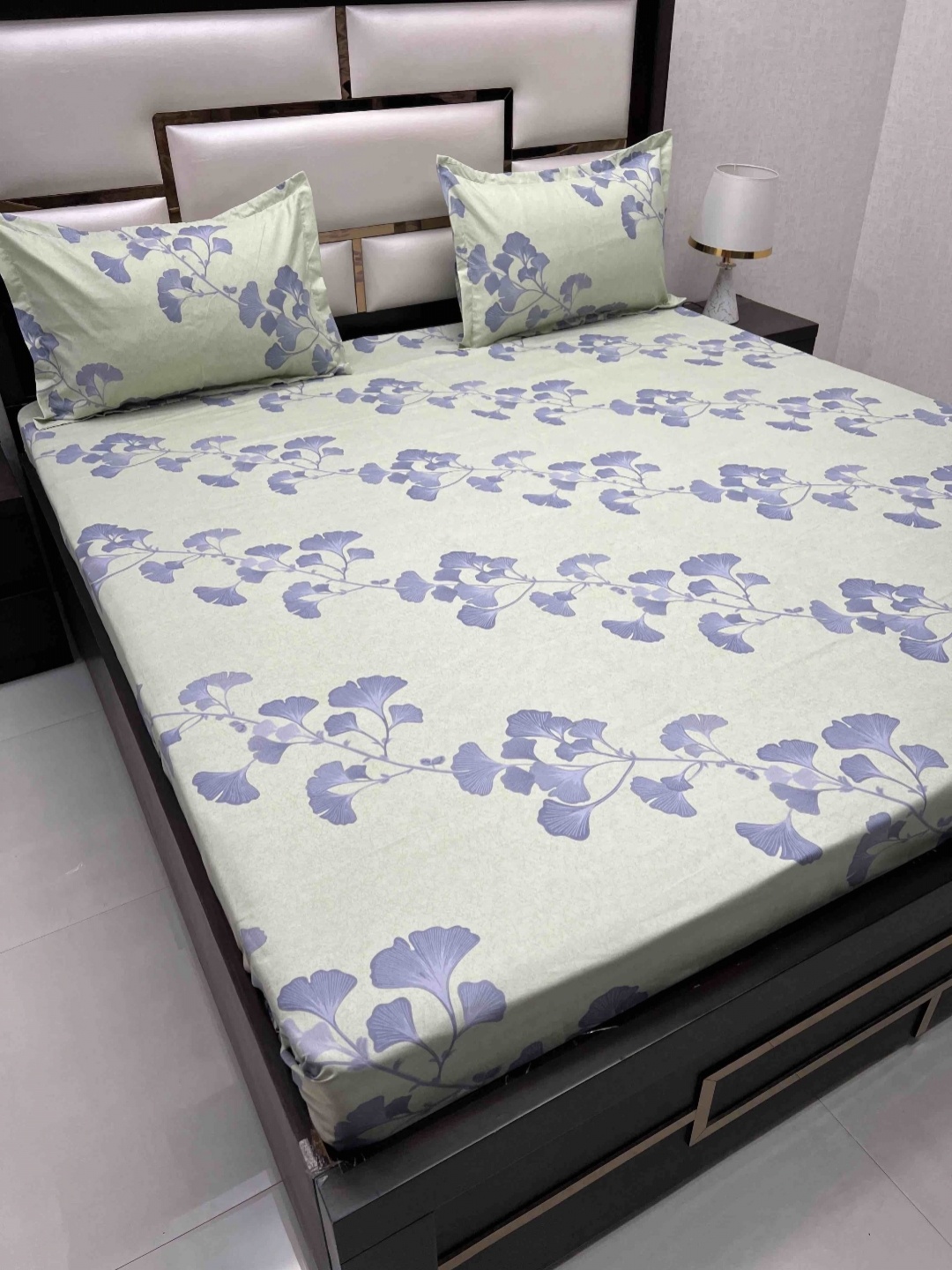 

Pure Decor Amulya Green Floral Printed Microfiber 250 TC Queen Bedsheet & 2 Pillow Covers
