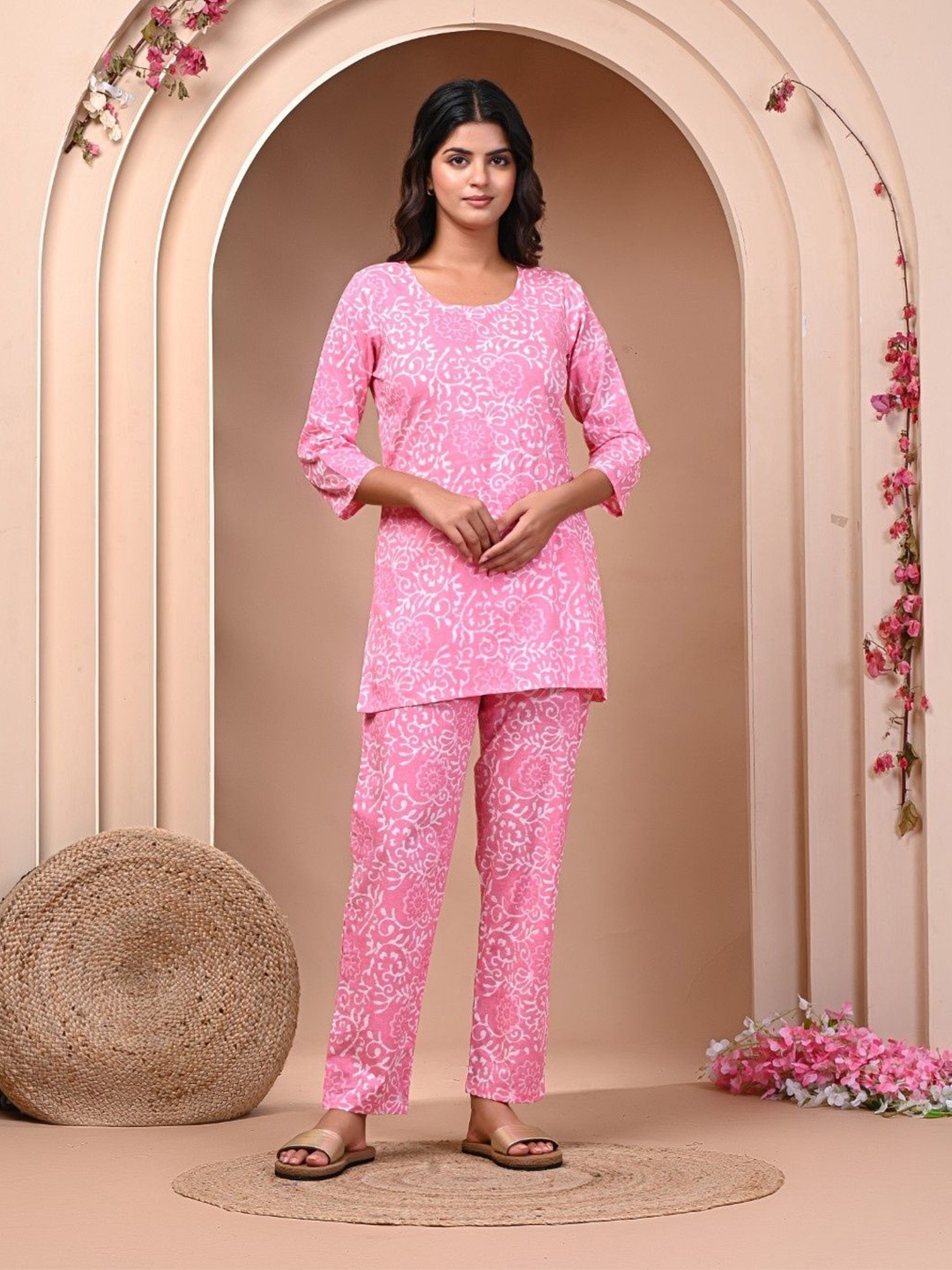 

Futra Gabha Women Floral Printed Nightdress, Pink