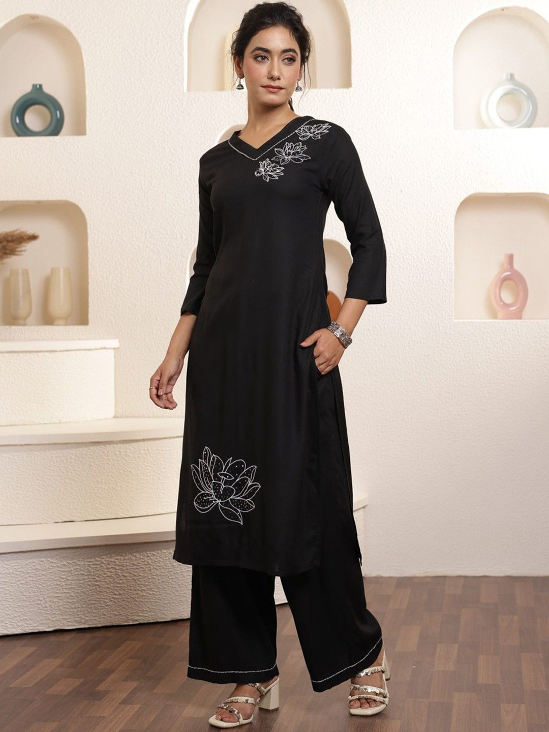 

AUTUMN LANE Floral Embroidered Pure Cotton Kurta With Trousers, Black