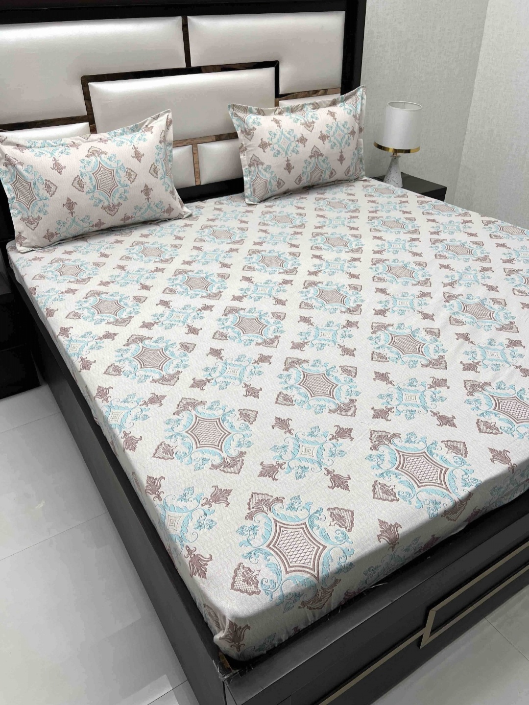 

Pure Decor Off White Printed 400 TC Pure Cotton Super King Bedsheet & 2 Pillow Covers